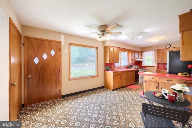 229 BLOOMING GROVE RD, Hanover, PA 17331