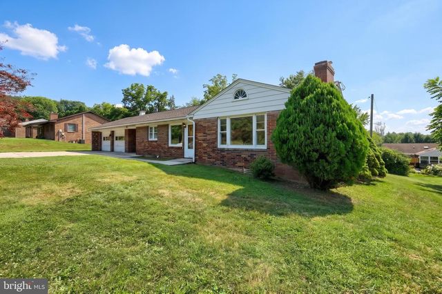 229 BLOOMING GROVE RD, Hanover, PA 17331