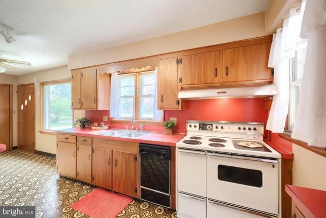 229 BLOOMING GROVE RD, Hanover, PA 17331