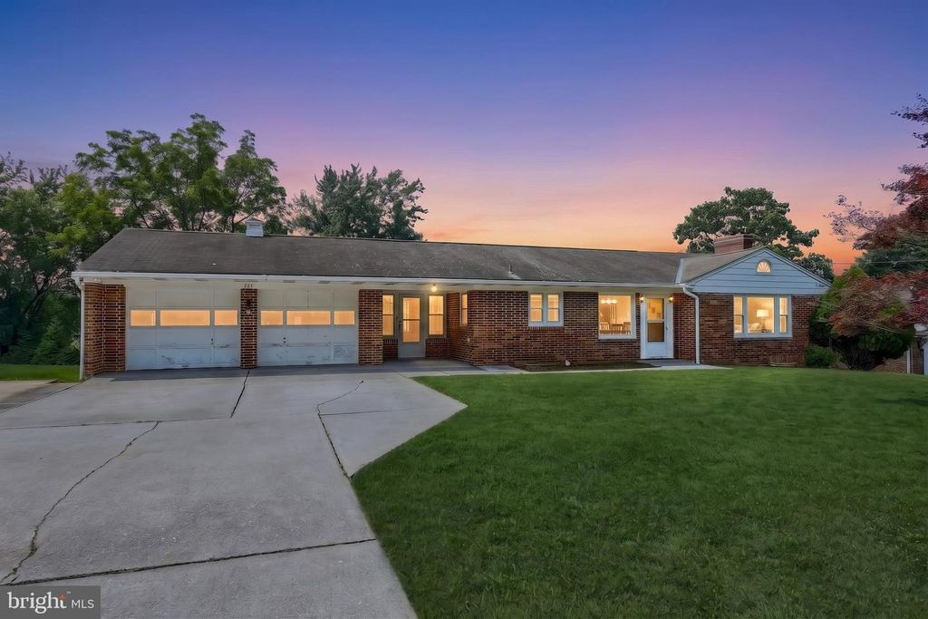 229 BLOOMING GROVE RD, Hanover, PA 17331