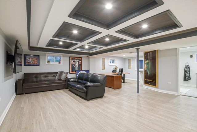 1727 Ellendale Drive, Northbrook, IL 60062