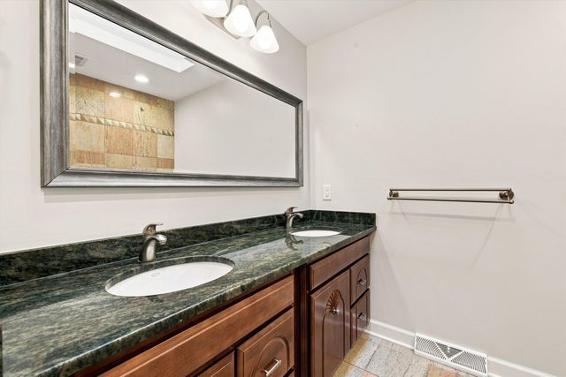1727 Ellendale Drive, Northbrook, IL 60062