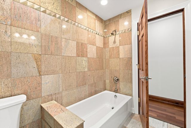 1727 Ellendale Drive, Northbrook, IL 60062