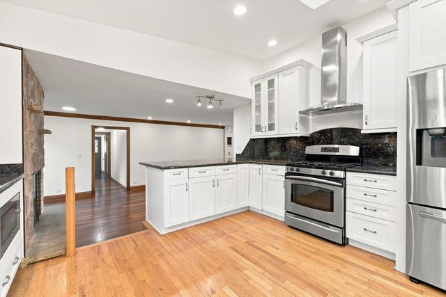 1727 Ellendale Drive, Northbrook, IL 60062