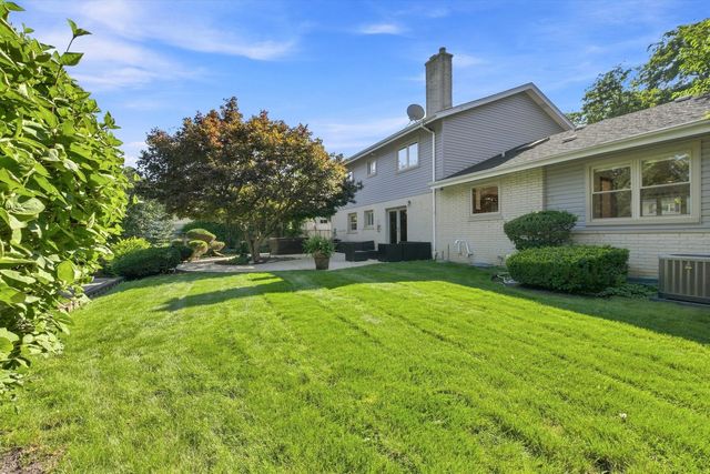 1727 Ellendale Drive, Northbrook, IL 60062