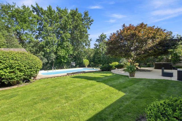 1727 Ellendale Drive, Northbrook, IL 60062