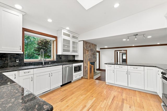 1727 Ellendale Drive, Northbrook, IL 60062