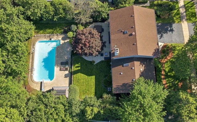 1727 Ellendale Drive, Northbrook, IL 60062