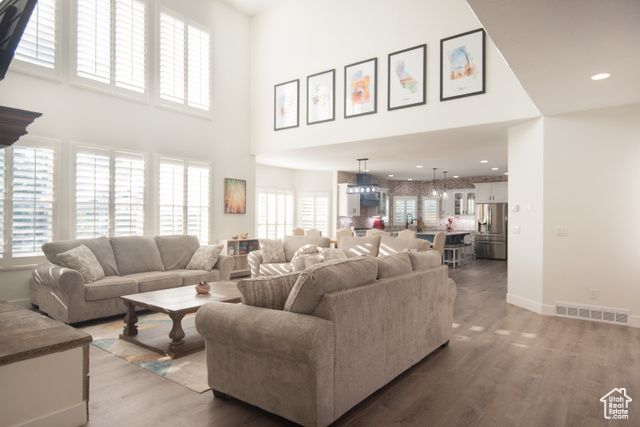 37 N SWIFT CREEK DR, Layton, UT 84041