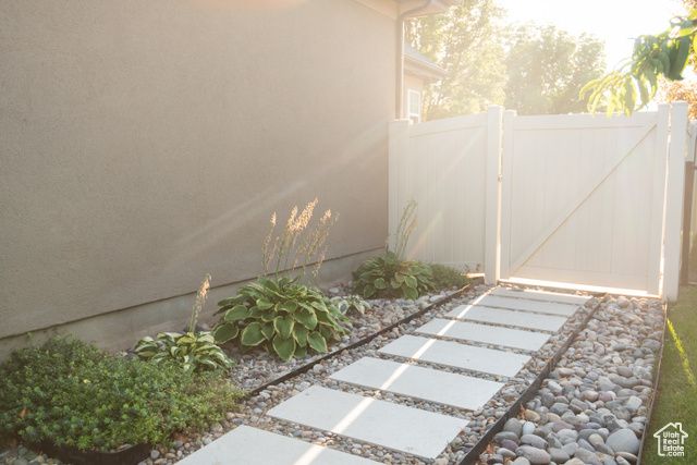 37 N SWIFT CREEK DR, Layton, UT 84041