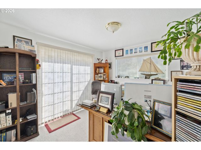 805 LISA Pl, Coos Bay, OR 97420