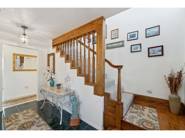 805 LISA Pl, Coos Bay, OR 97420