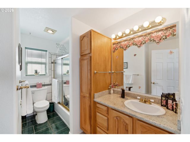 805 LISA Pl, Coos Bay, OR 97420