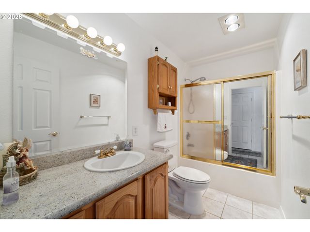 805 LISA Pl, Coos Bay, OR 97420