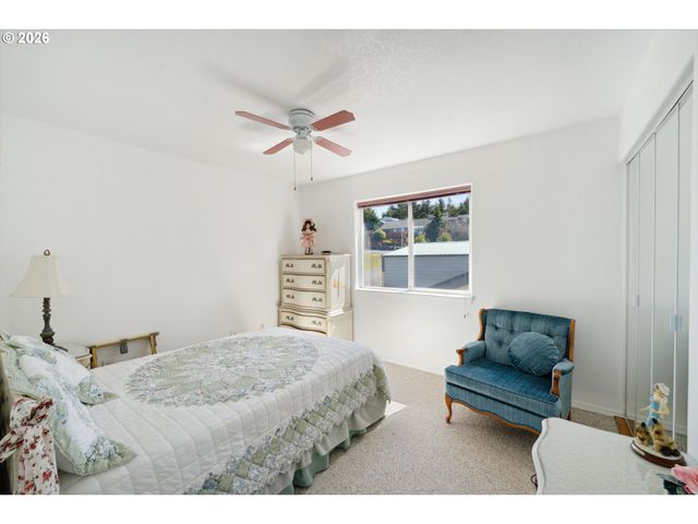 805 LISA Pl, Coos Bay, OR 97420