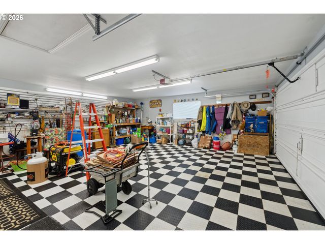 805 LISA Pl, Coos Bay, OR 97420