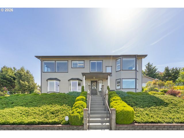 805 LISA Pl, Coos Bay, OR 97420