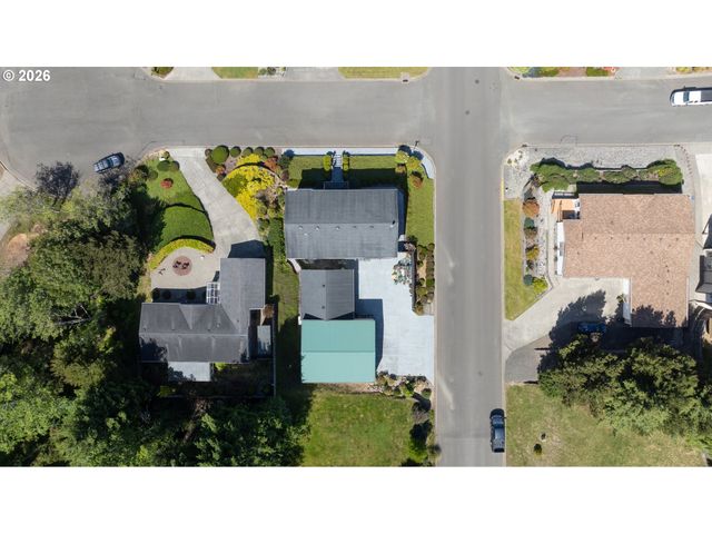 805 LISA Pl, Coos Bay, OR 97420