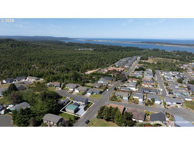 805 LISA Pl, Coos Bay, OR 97420