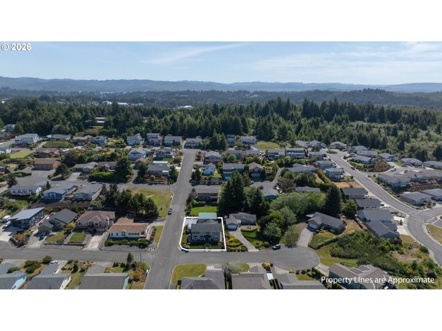 805 LISA Pl, Coos Bay, OR 97420