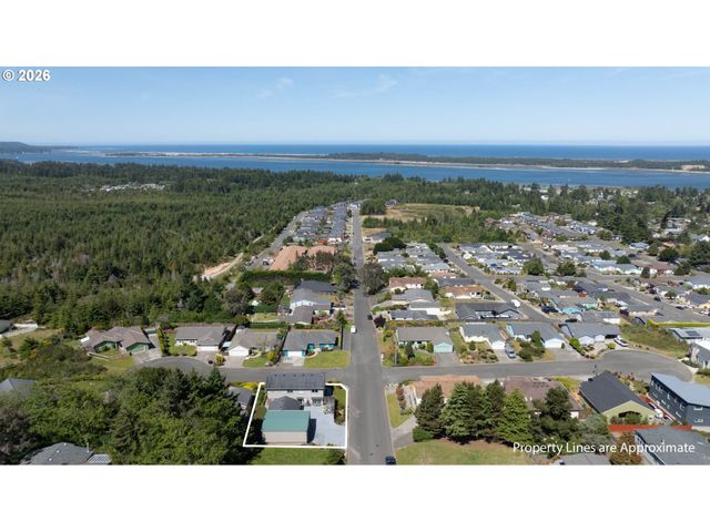 805 LISA Pl, Coos Bay, OR 97420