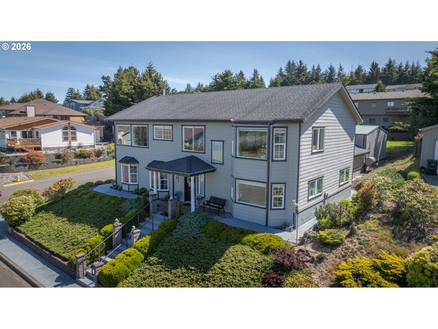 805 LISA Pl, Coos Bay, OR 97420