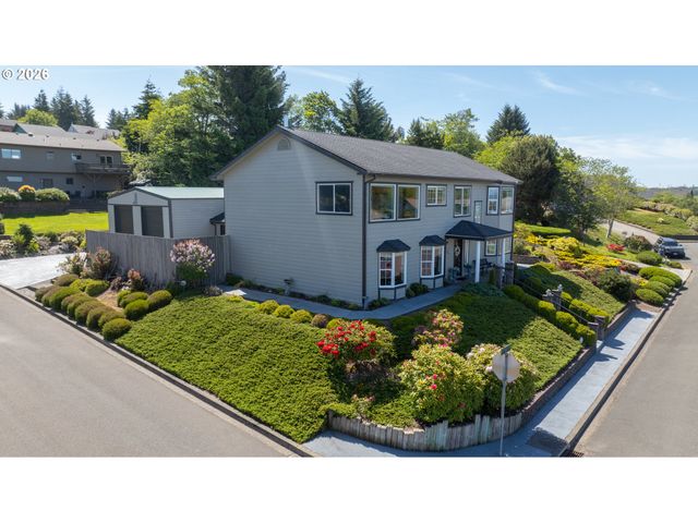 805 LISA Pl, Coos Bay, OR 97420