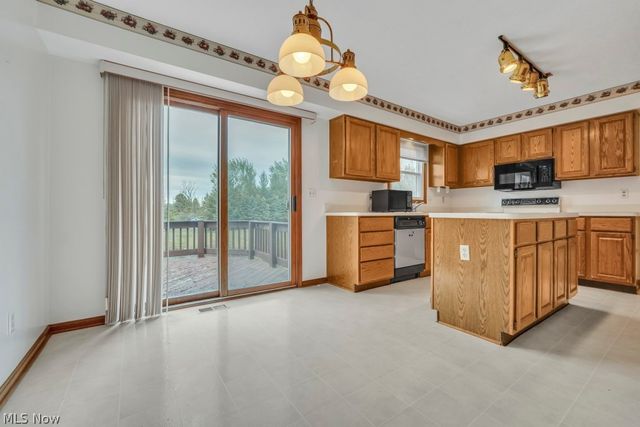 73 Lakecrest Boulevard, Hinckley, OH 44233