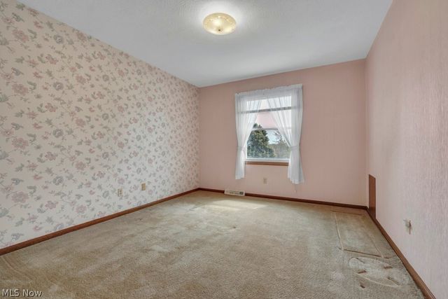 73 Lakecrest Boulevard, Hinckley, OH 44233