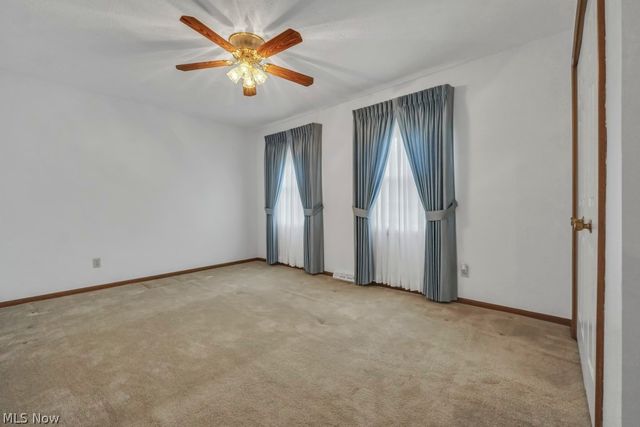 73 Lakecrest Boulevard, Hinckley, OH 44233