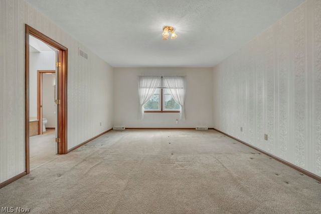 73 Lakecrest Boulevard, Hinckley, OH 44233