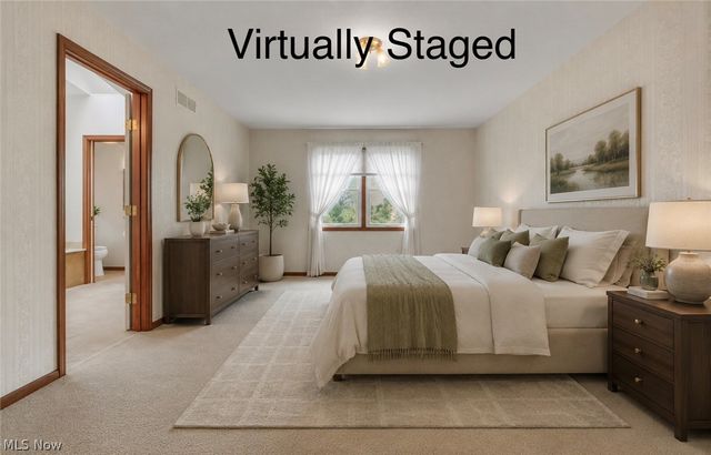73 Lakecrest Boulevard, Hinckley, OH 44233