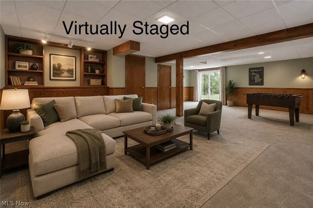 73 Lakecrest Boulevard, Hinckley, OH 44233