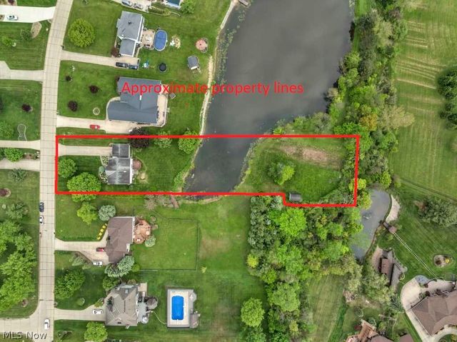 73 Lakecrest Boulevard, Hinckley, OH 44233