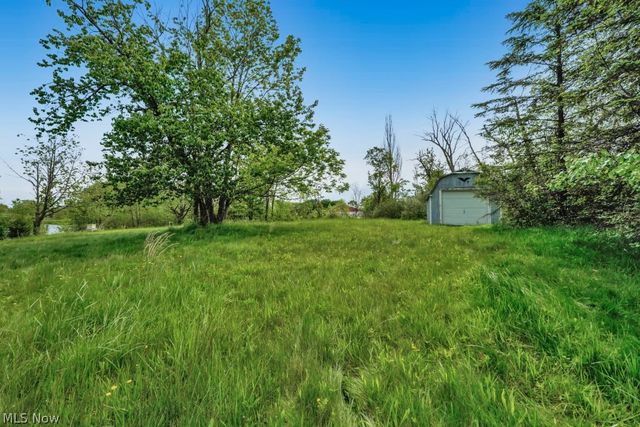 73 Lakecrest Boulevard, Hinckley, OH 44233
