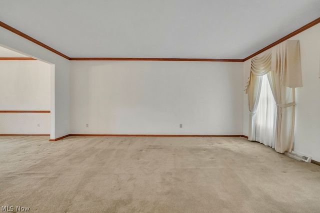 73 Lakecrest Boulevard, Hinckley, OH 44233