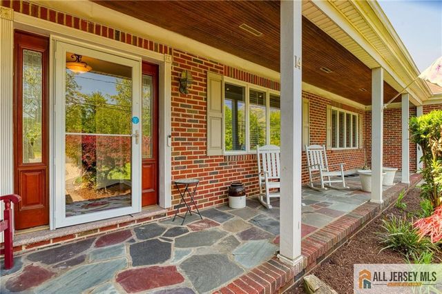 14 Taylor Drive, New Brunswick, NJ 08901