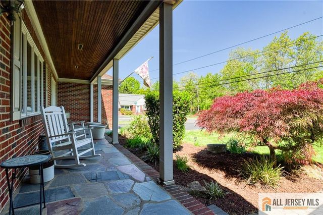 14 Taylor Drive, New Brunswick, NJ 08901