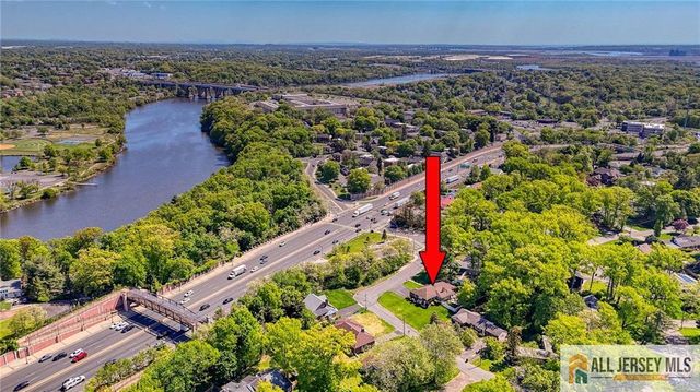 14 Taylor Drive, New Brunswick, NJ 08901