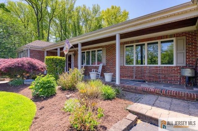 14 Taylor Drive, New Brunswick, NJ 08901