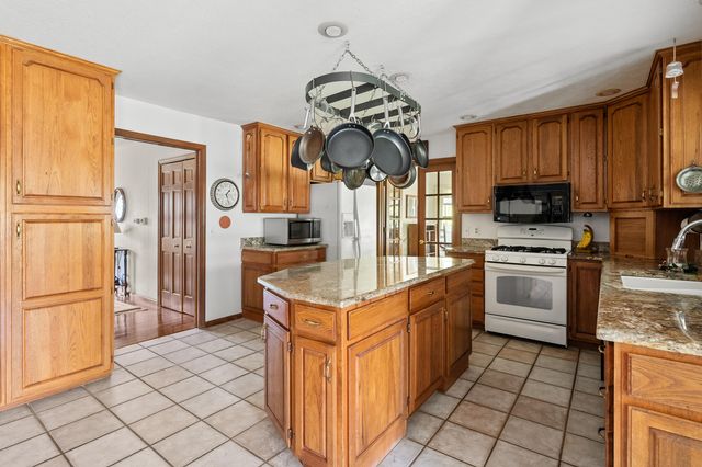 5850 Dunwoody Court, Kalamazoo, MI 49009