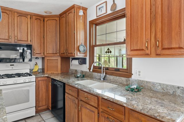 5850 Dunwoody Court, Kalamazoo, MI 49009