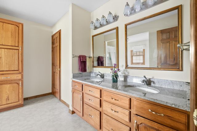 5850 Dunwoody Court, Kalamazoo, MI 49009