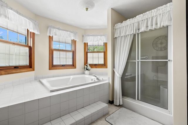 5850 Dunwoody Court, Kalamazoo, MI 49009