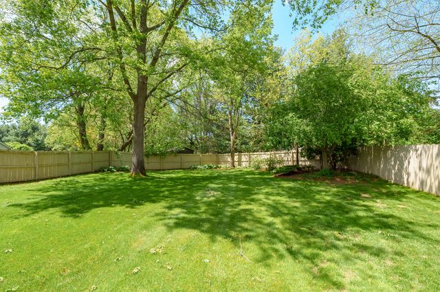 5850 Dunwoody Court, Kalamazoo, MI 49009