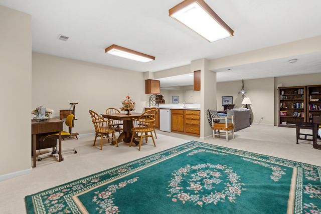 5850 Dunwoody Court, Kalamazoo, MI 49009