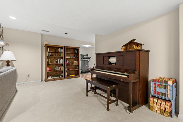 5850 Dunwoody Court, Kalamazoo, MI 49009