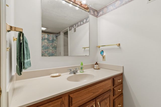 5850 Dunwoody Court, Kalamazoo, MI 49009