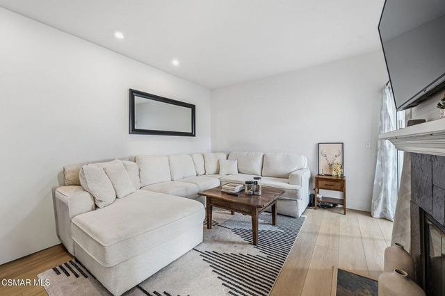 513 Water Oak Lane B, Oak Park, CA 91377