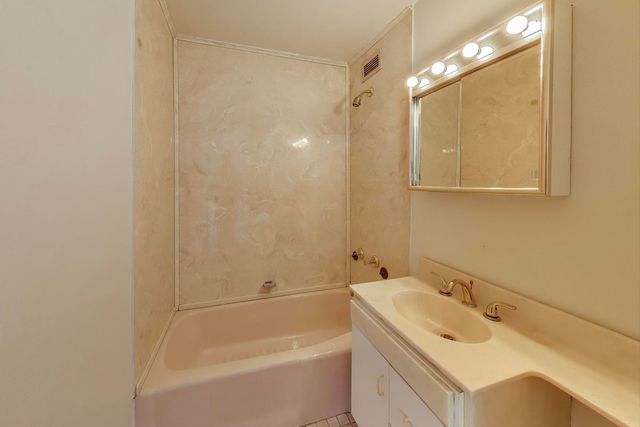 1401 E 55th Street 602N, Chicago, IL 60615
